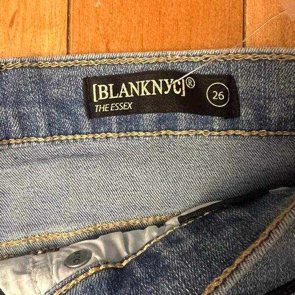 Blank NYC The Essex NWT Stretch Denim Cutoff Distressed Shorts Size 26 - Picture 3 of 3